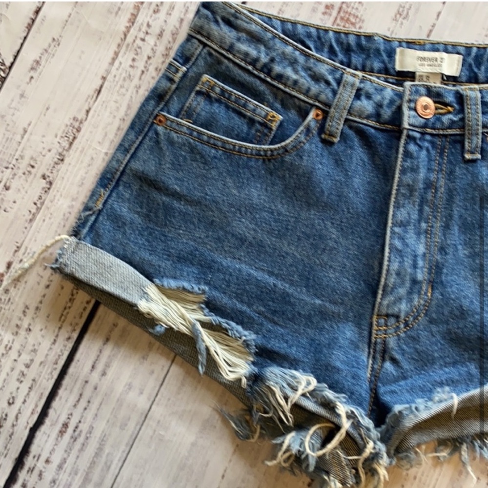 NWOT Distressed Denim Shorts - Picture 4 of 5